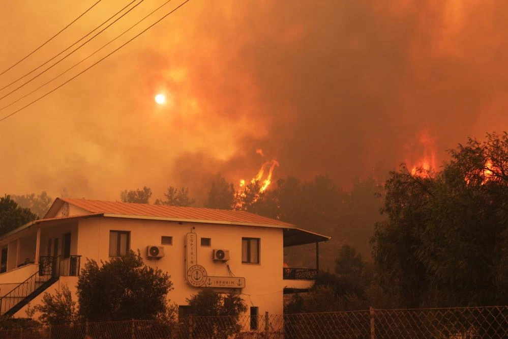 Türkiye omuz omuza alevlerle savaşıyor